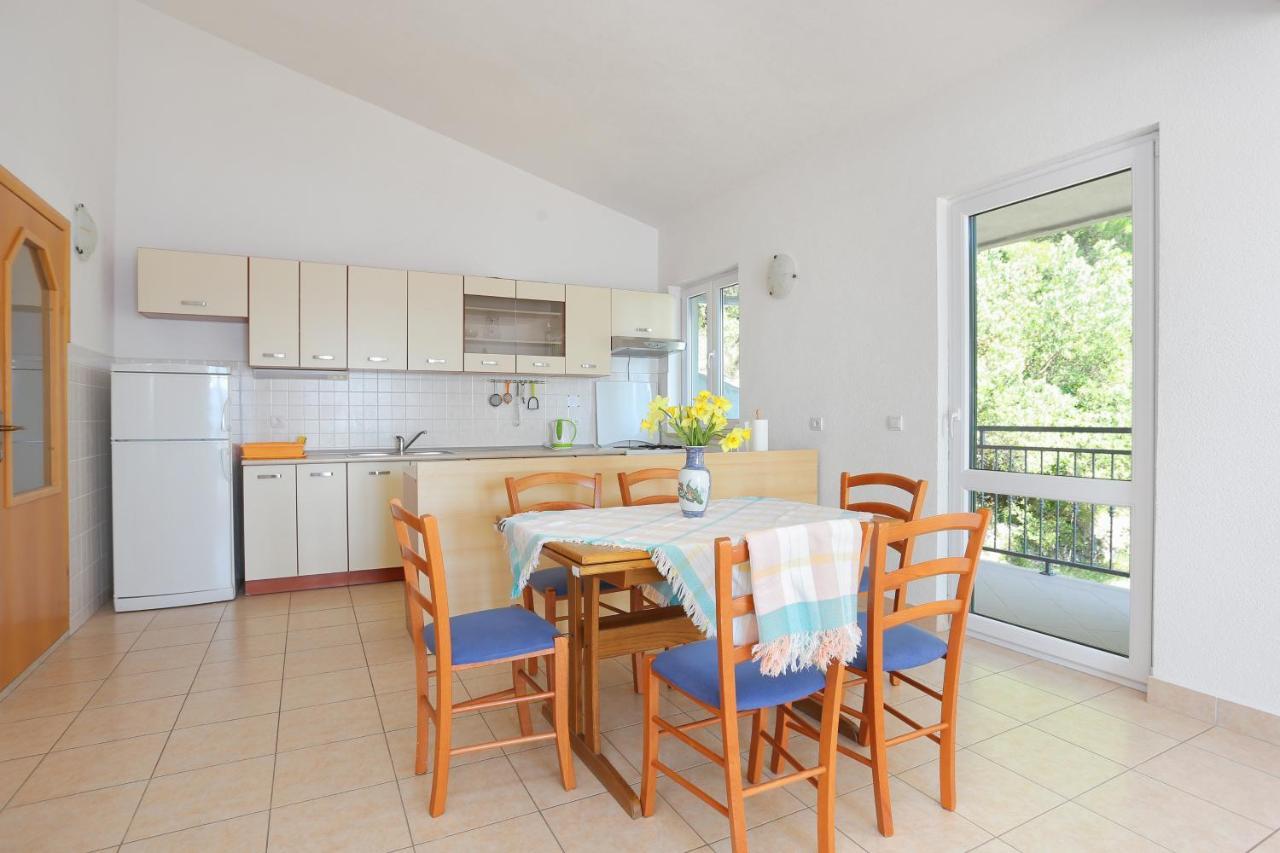 Apartments With A Parking Space Brela, Makarska - 6043 Exterior photo